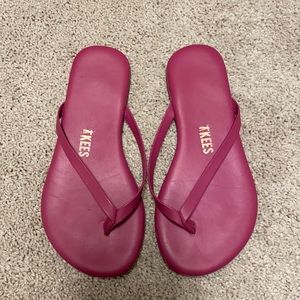 Tkees pink flip flops